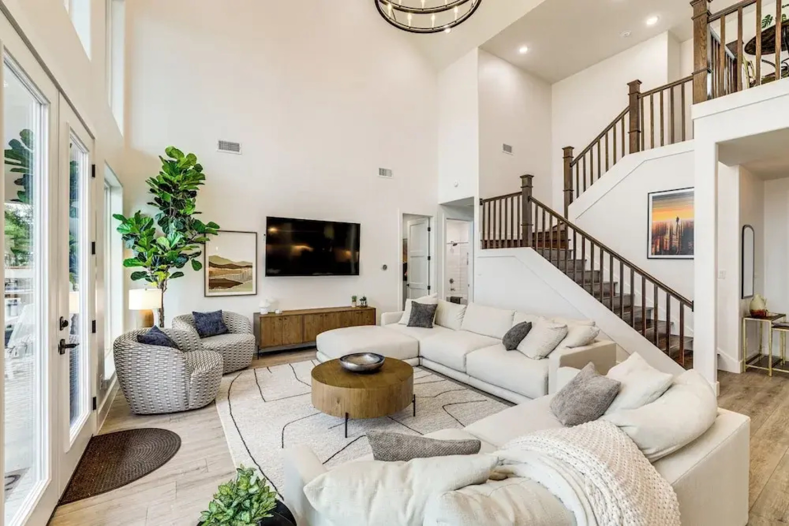 Dock & Hot Tub! High-end Cedar Creek Lake Retreat