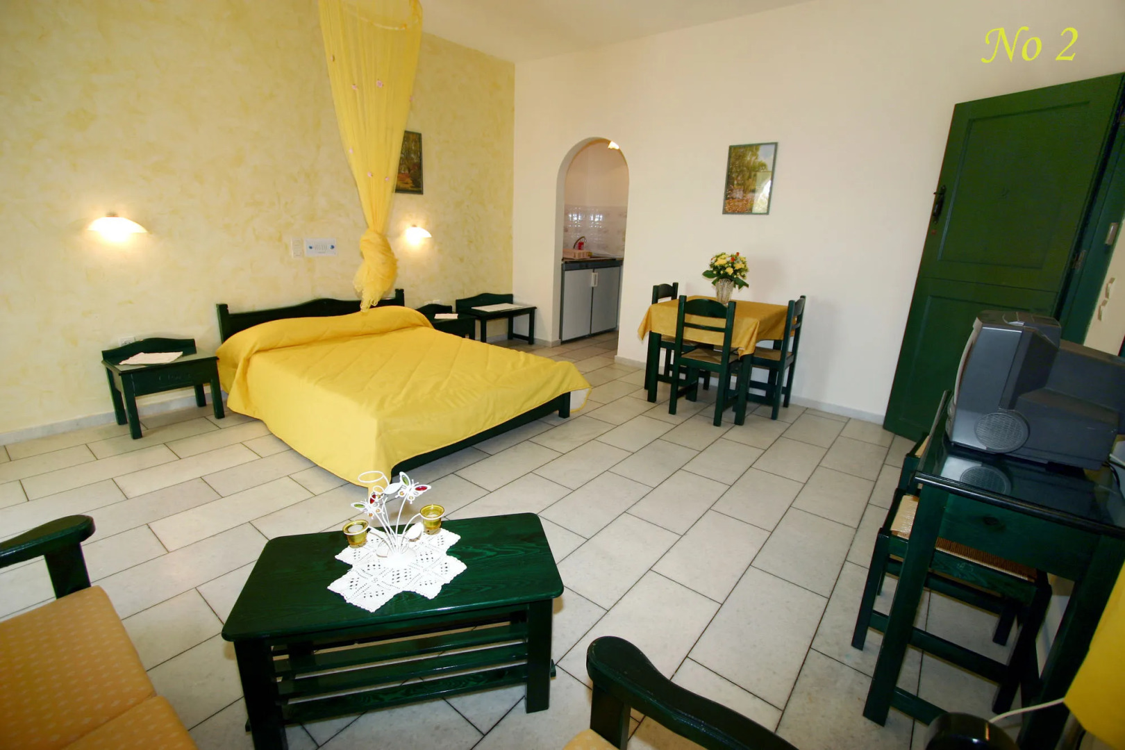 Studios Vrettos Beachfront Hotel