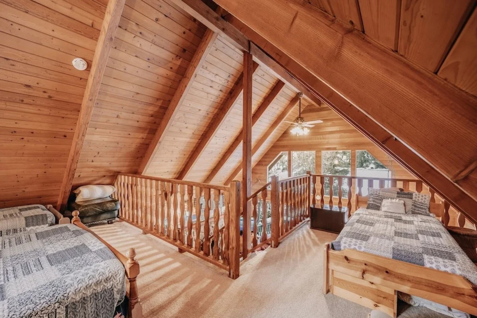 53mbr - Hot Tub - Wi-fi - Sleeps 6 1 Bedroom Home by RedAwning