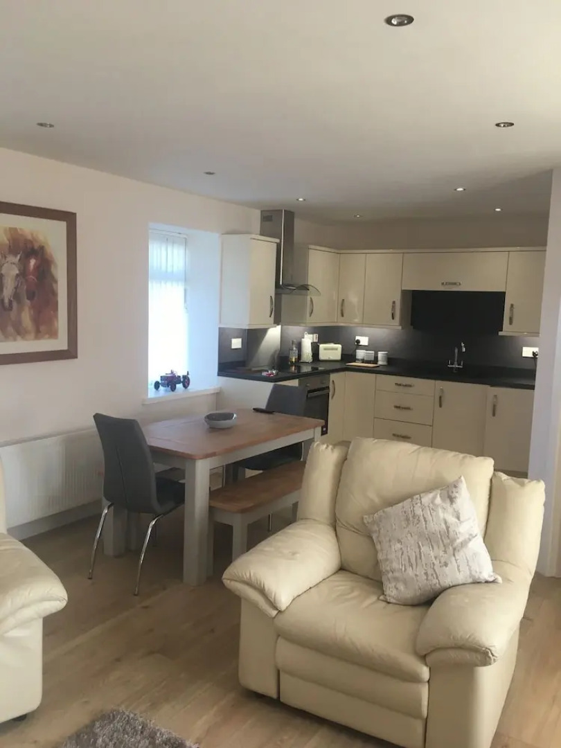 Rose Cottage Captivating 1-bed Cottage in Bangor