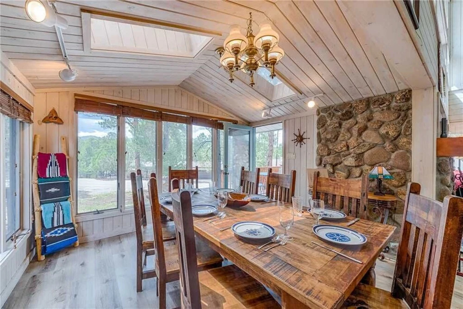 Alto Chalet - Three Bedroom Cabin with Hot Tub