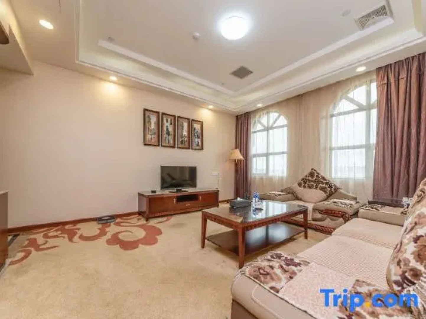 Yangjiang Yintai Hotel (Baili Plaza Branch)