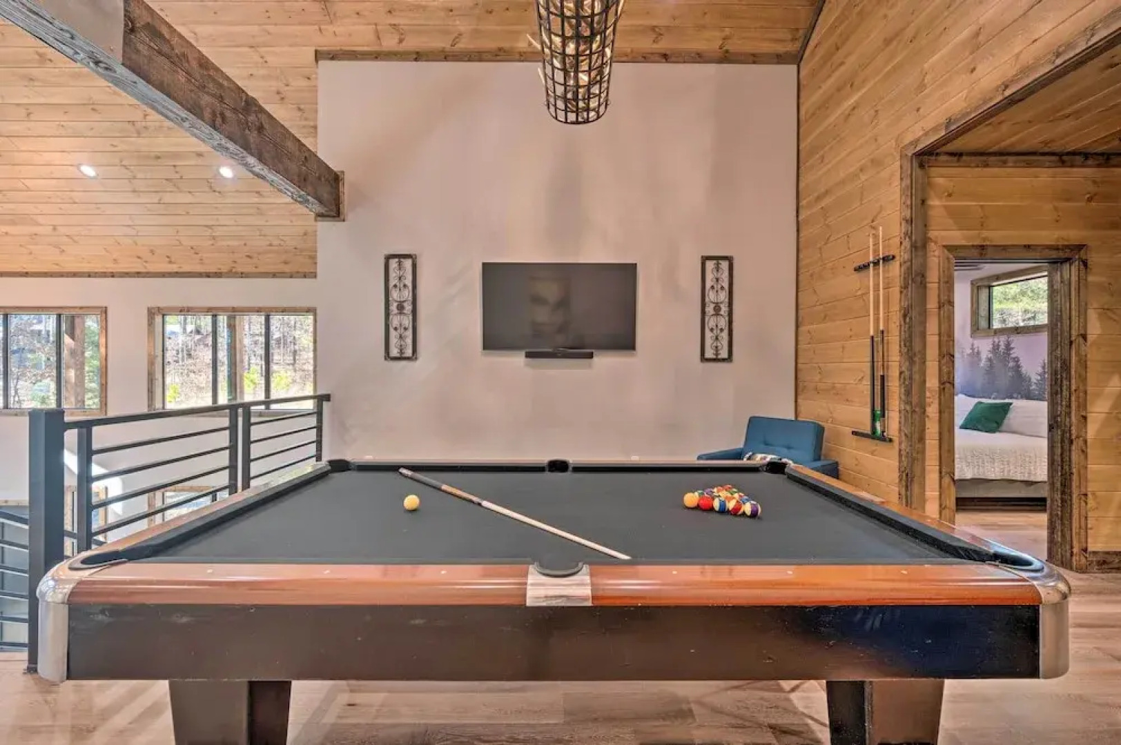 Broken Bow 'lazy Dog Lodge' w/ Hot Tub, Pool Table