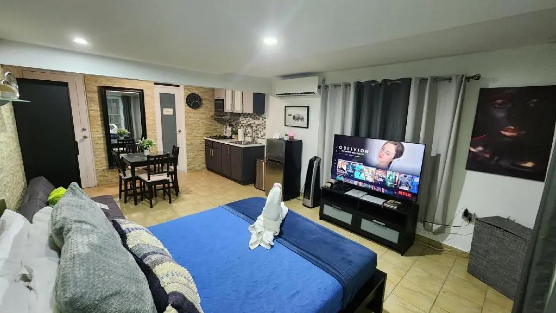 Palm's Luxury Suite with Private Jacuzzi