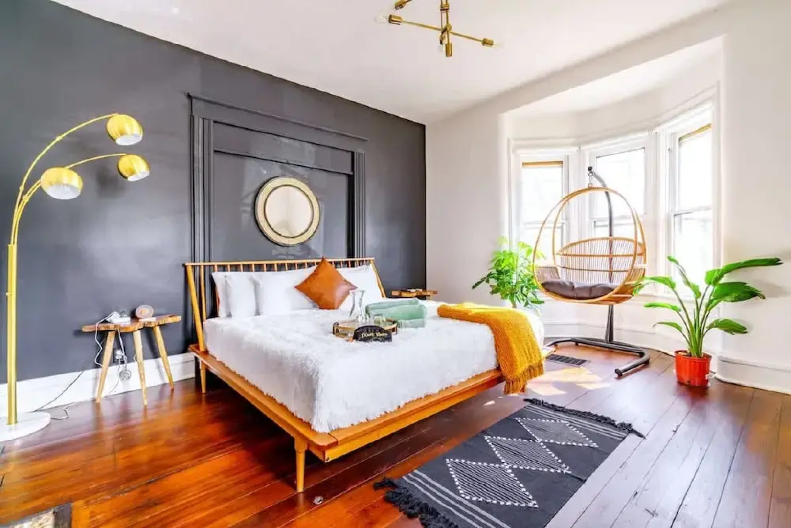 Prime Location Clean Top Rated Free Parking