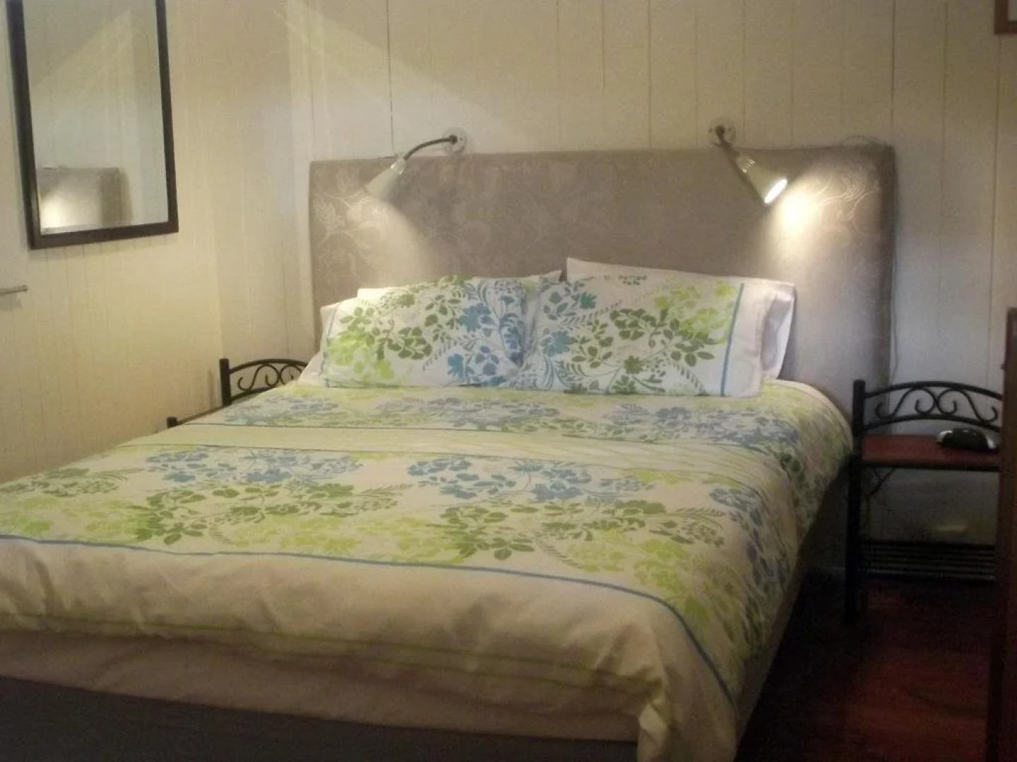 Montville Holiday House