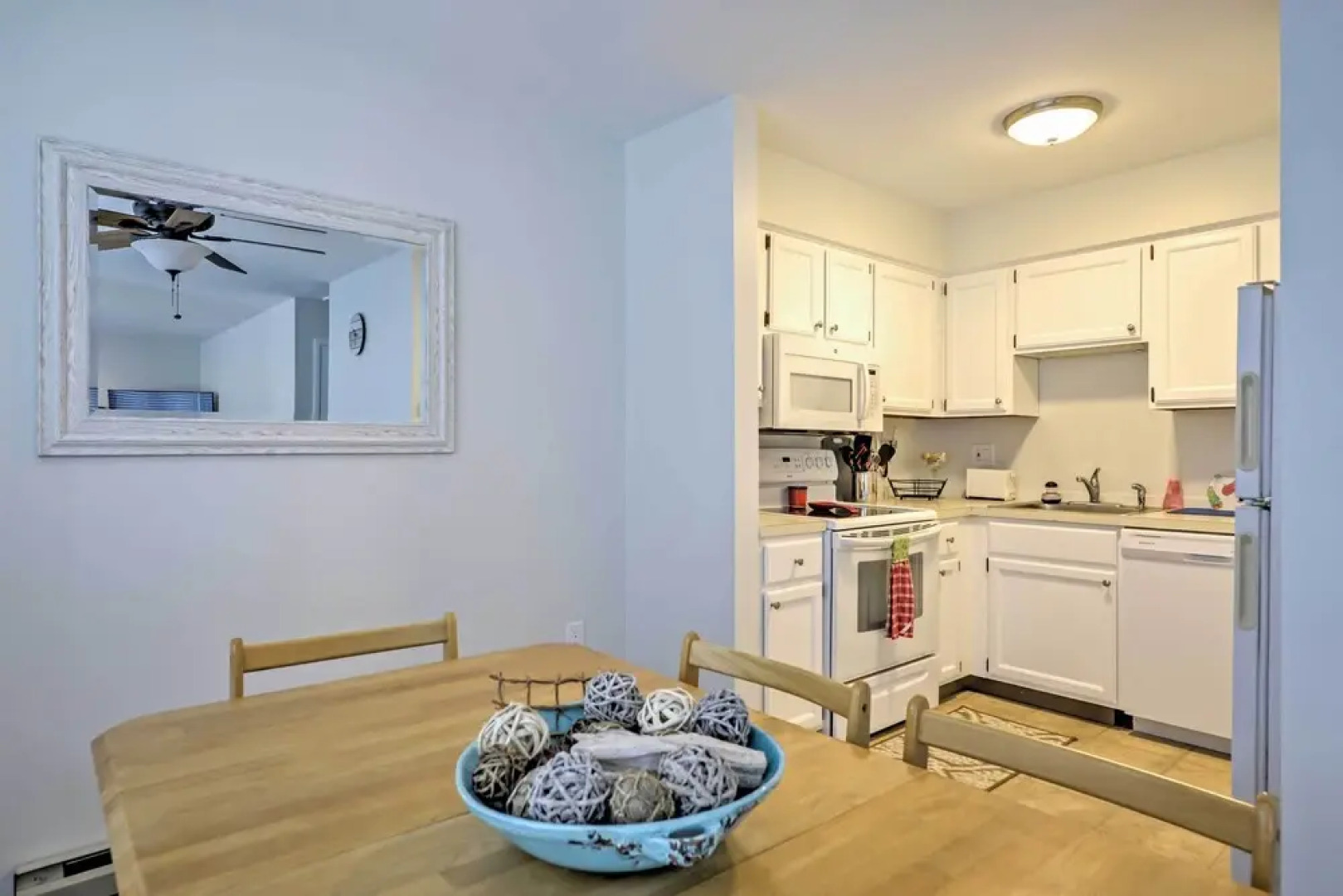 Central Sea Isle City Condo - 1 Block to the Beach