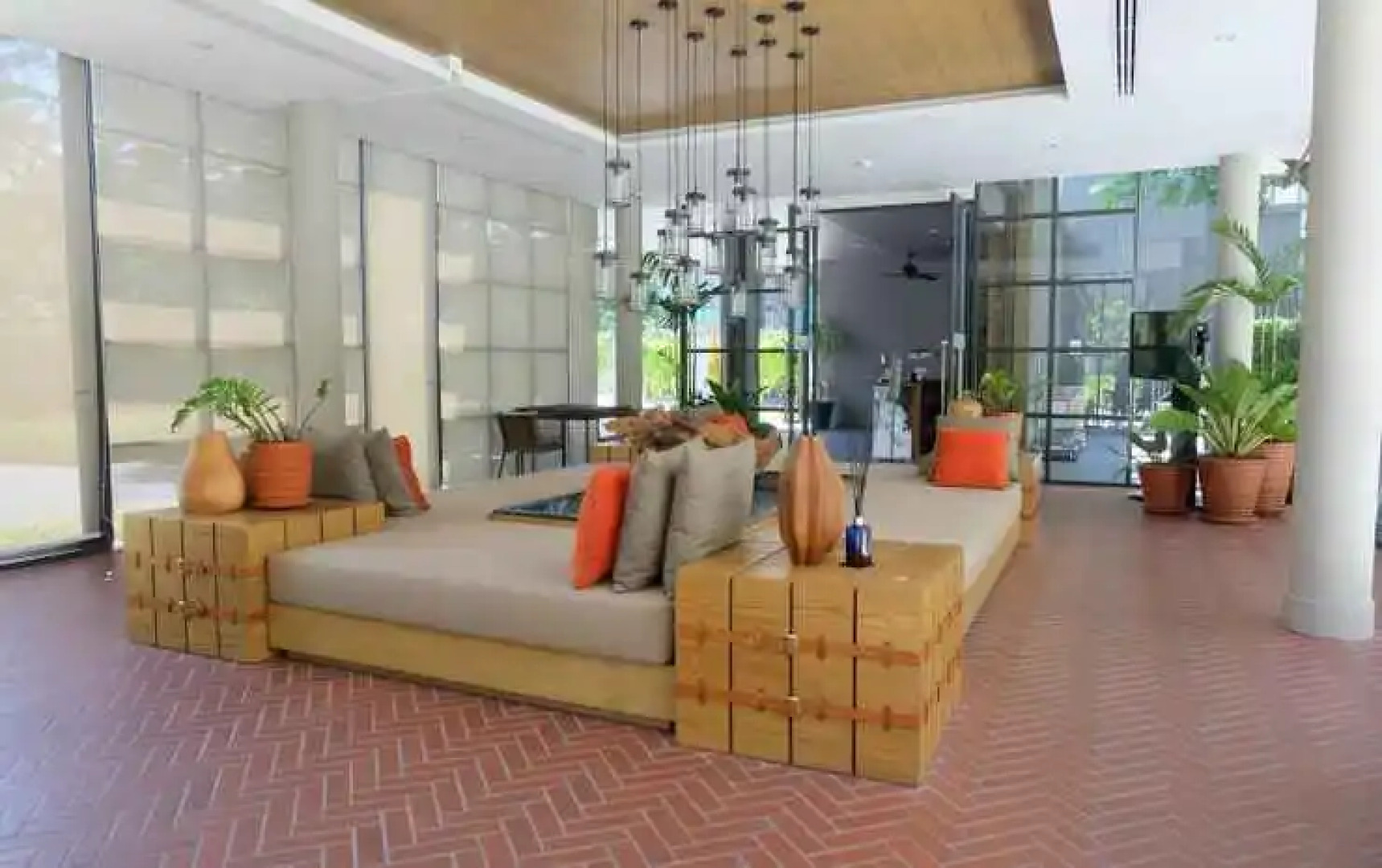 Rain Chaam Huahin by Jan Pool view เรน  หัวหิน WFH