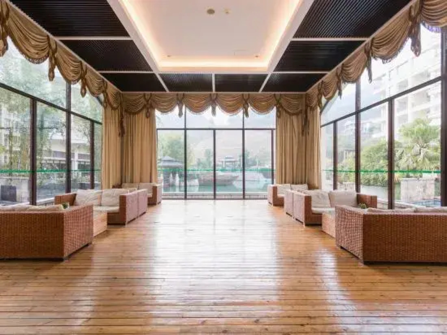 Xihai Hot Spring Holiday Hotel