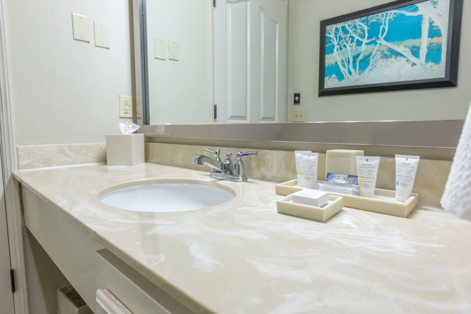 Cambria Landing Inn & Suites