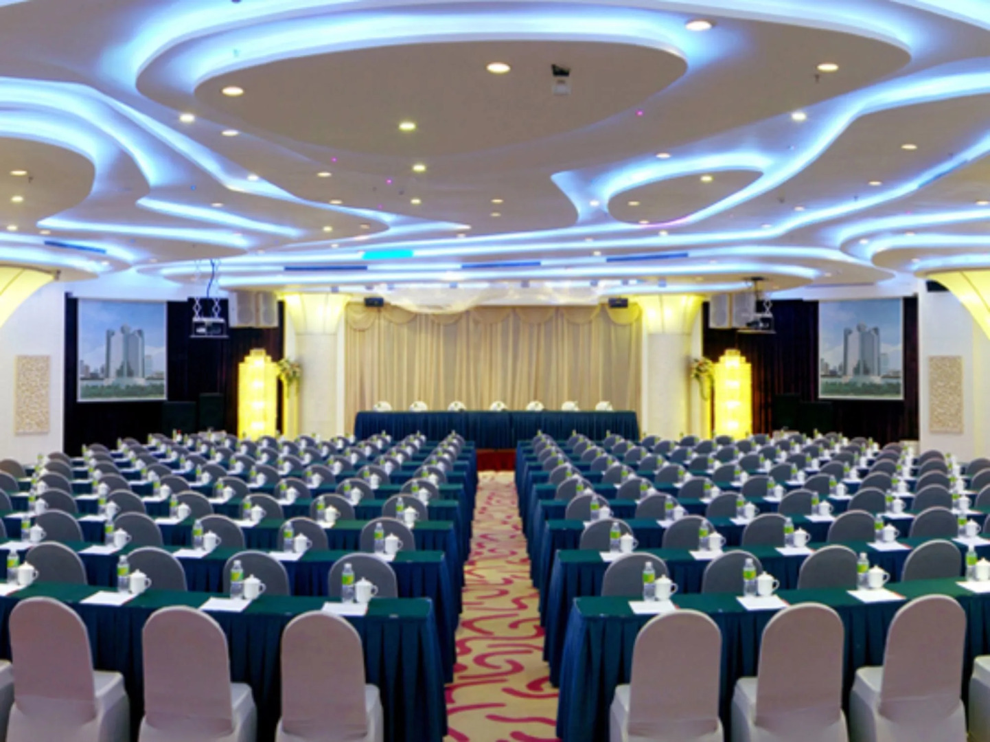 Baohua Harbour View Hotel