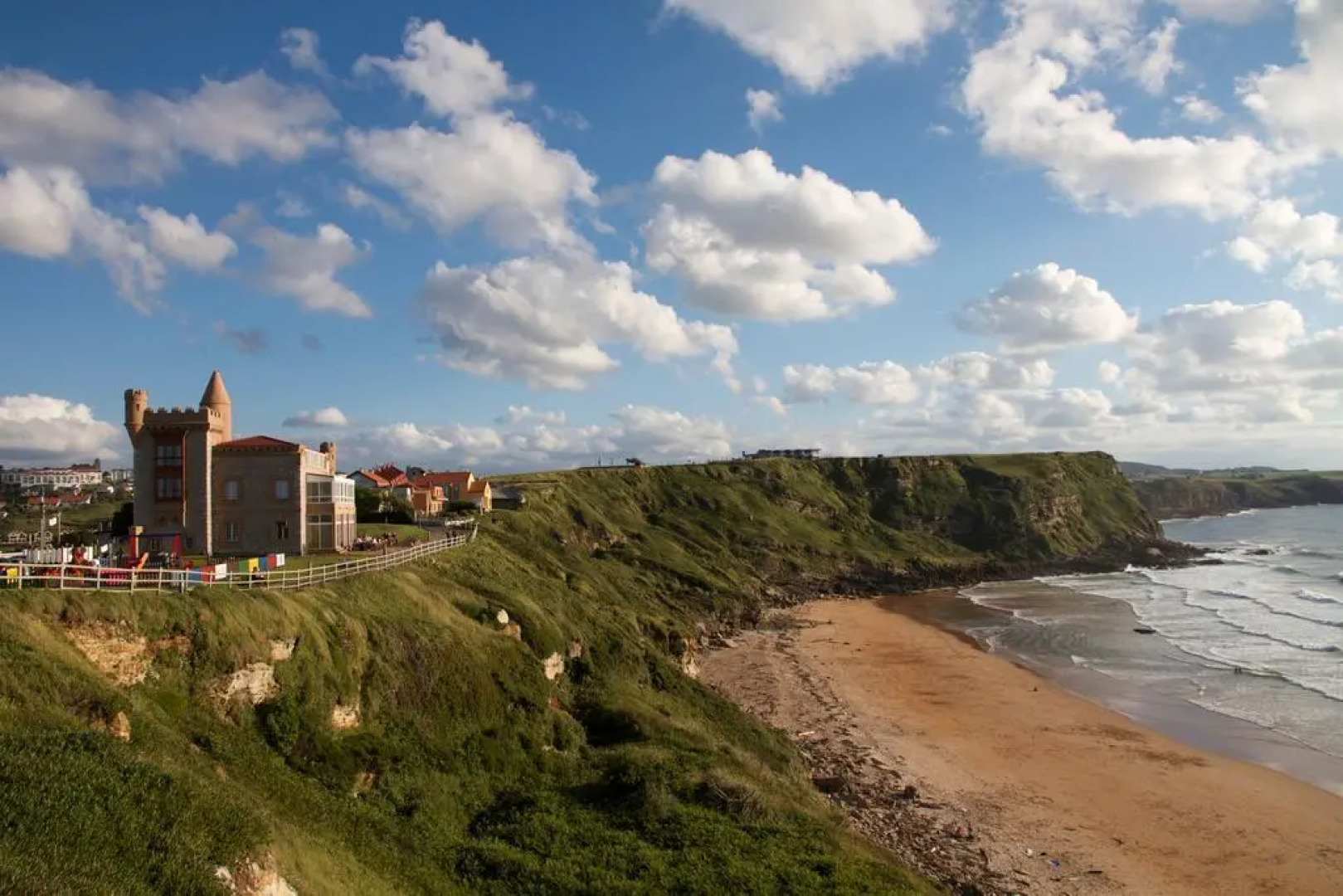 Отель El Castillo de los Locos