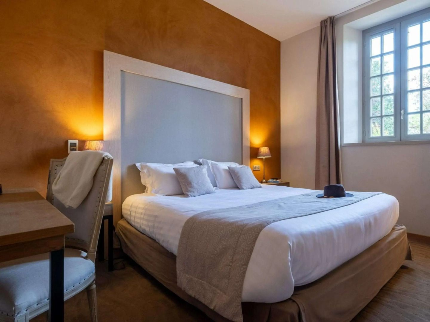 Hôtel de L'Abbaye Le Tronchet - Handwritten Collection