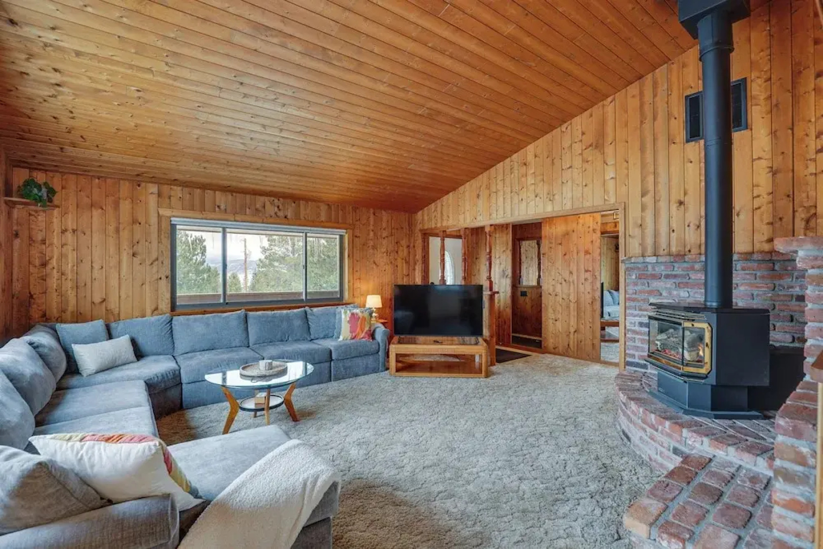 Enjoy Deck + Mtn Views: Grand Lake Retreat!