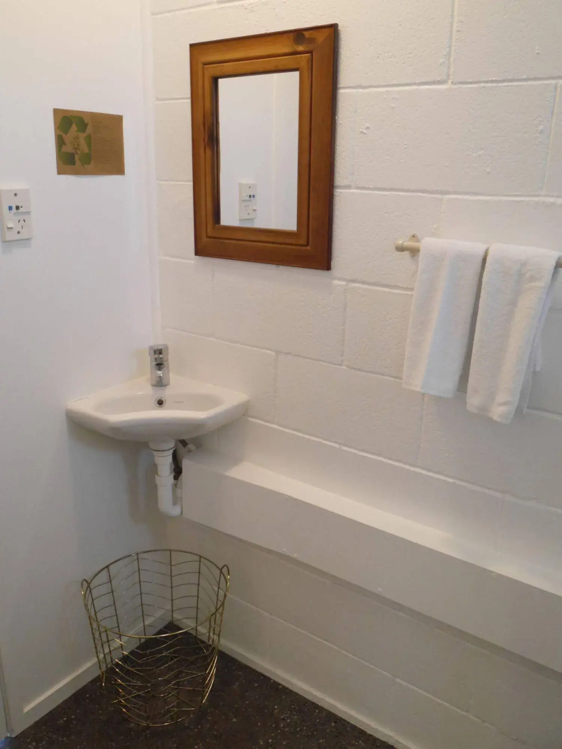 Raglan Palm Beach Motel