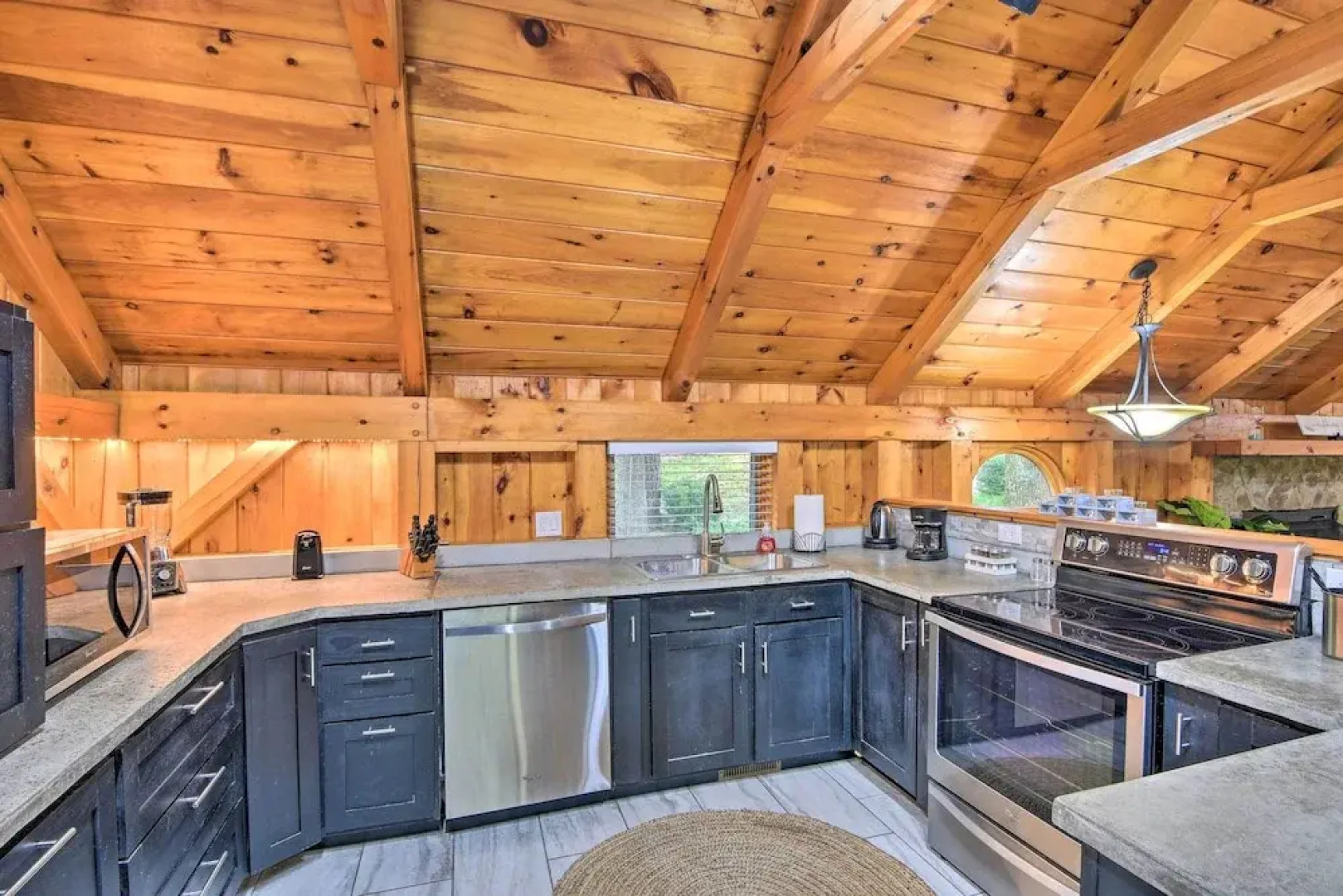 Modern Mountain Cabin w/ Resort-style Amenities!