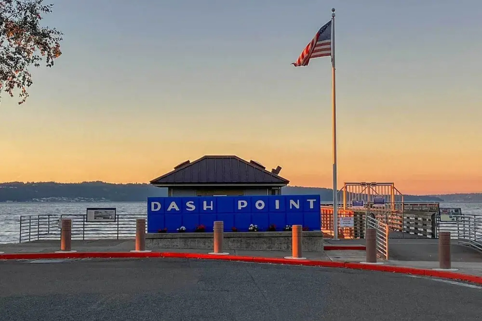 Tacoma 'dash Point Beach Cabin' w/ Balcony!