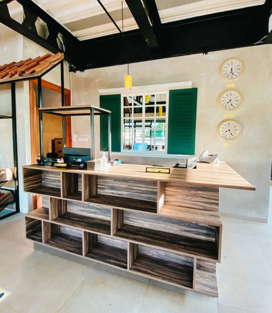 Summerville Hotel & Coffee Shop