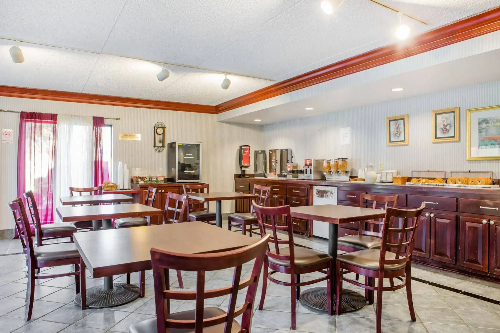 HomeTowne Studios By Red Roof Egg Harbor–Atlantic City Airport