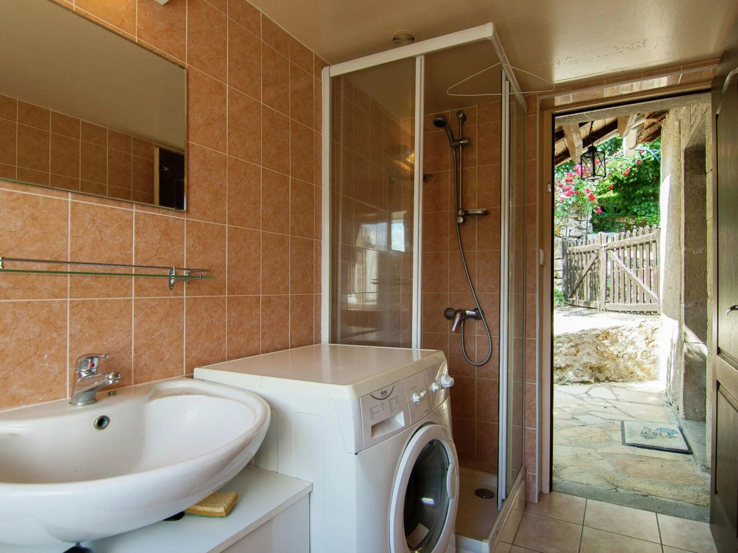 Tasteful Cottage in Roziers With Terrace,garden,bbq, Parking