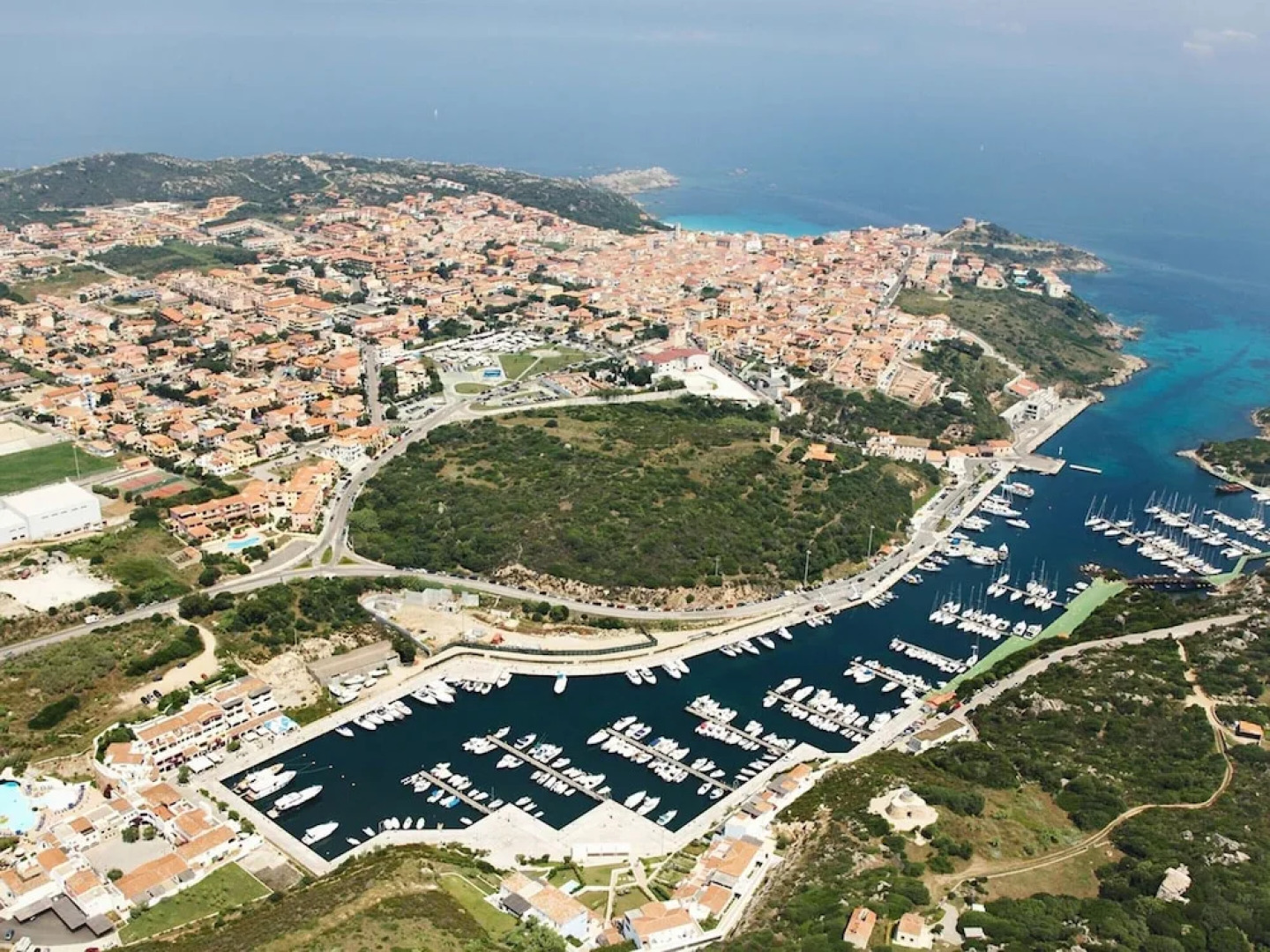 Belvilla by OYO Comfortable Apartment With Pool