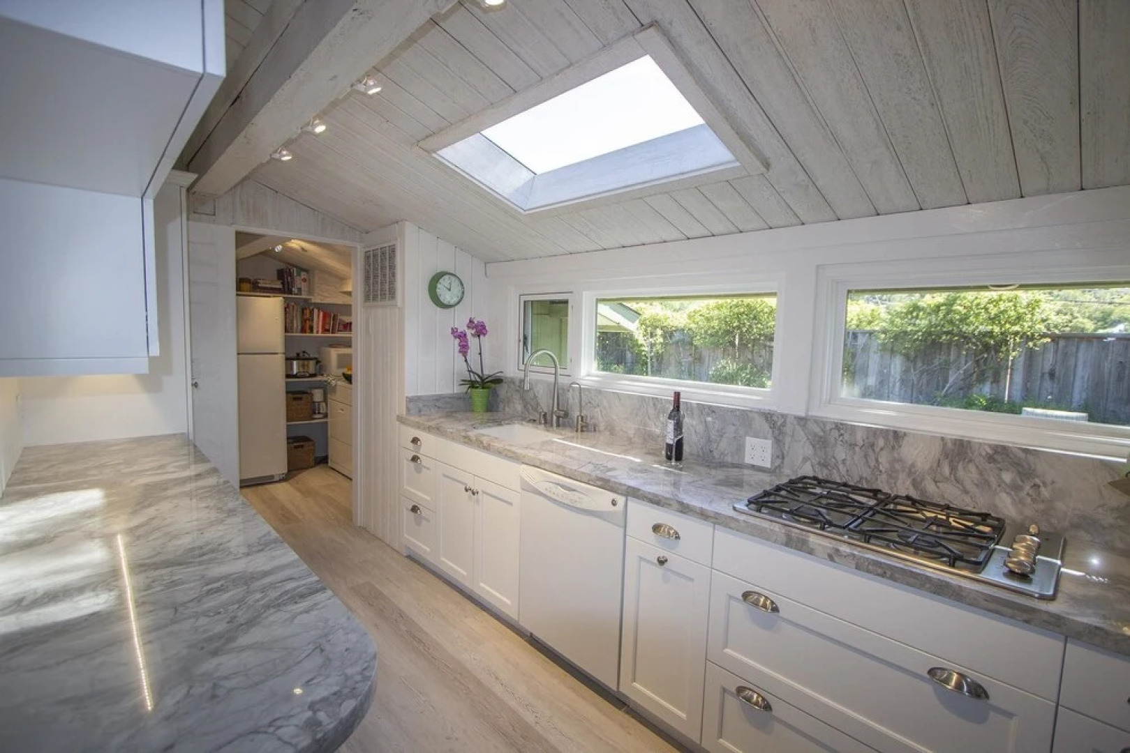 "Pepper Tree Cottage" Panoramic Views of Carmel Valley, Walking Distance to the Village