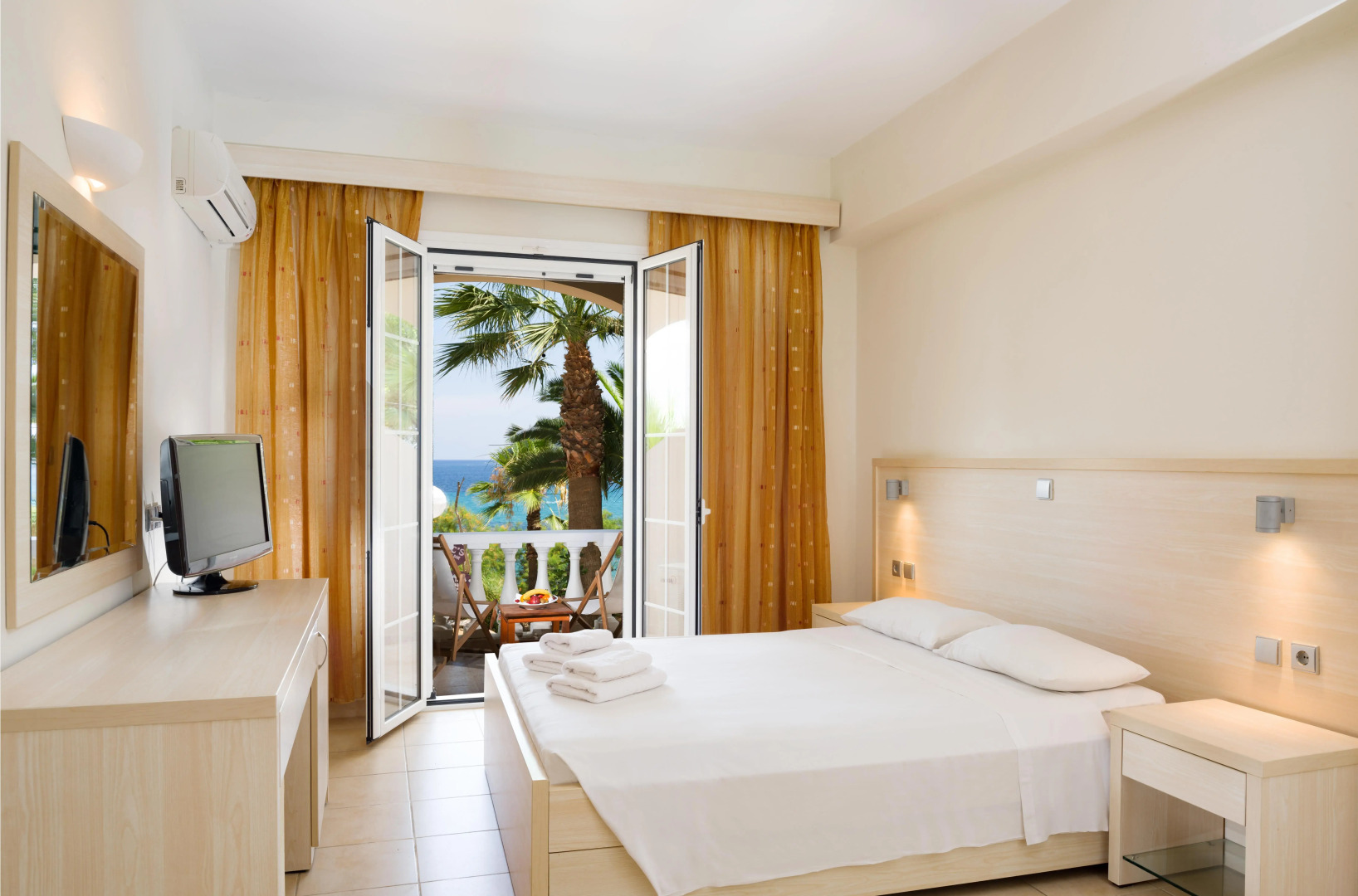 Gloria Maris Hotel Suites & Villas