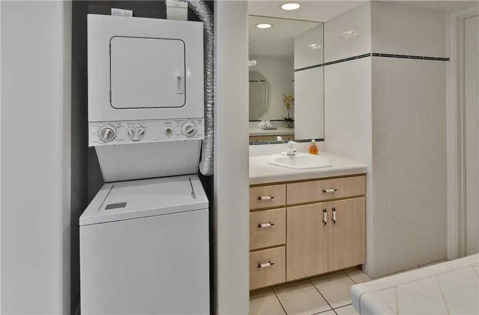 Valley Isle 705 by RedAwning