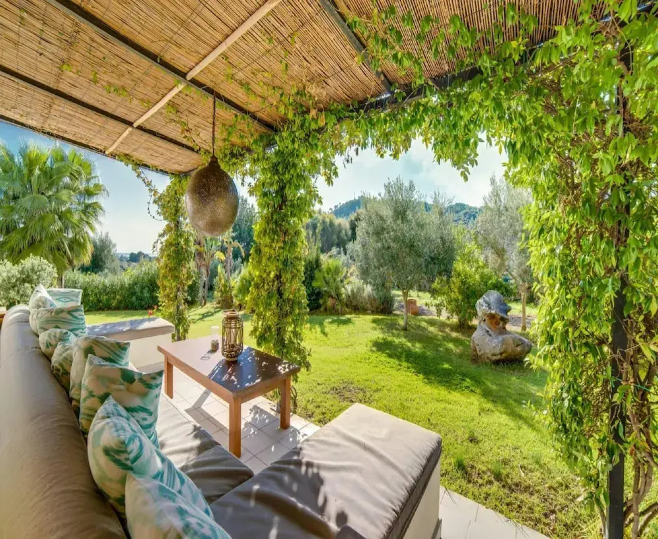 Spacious Villa With Infinity Pool