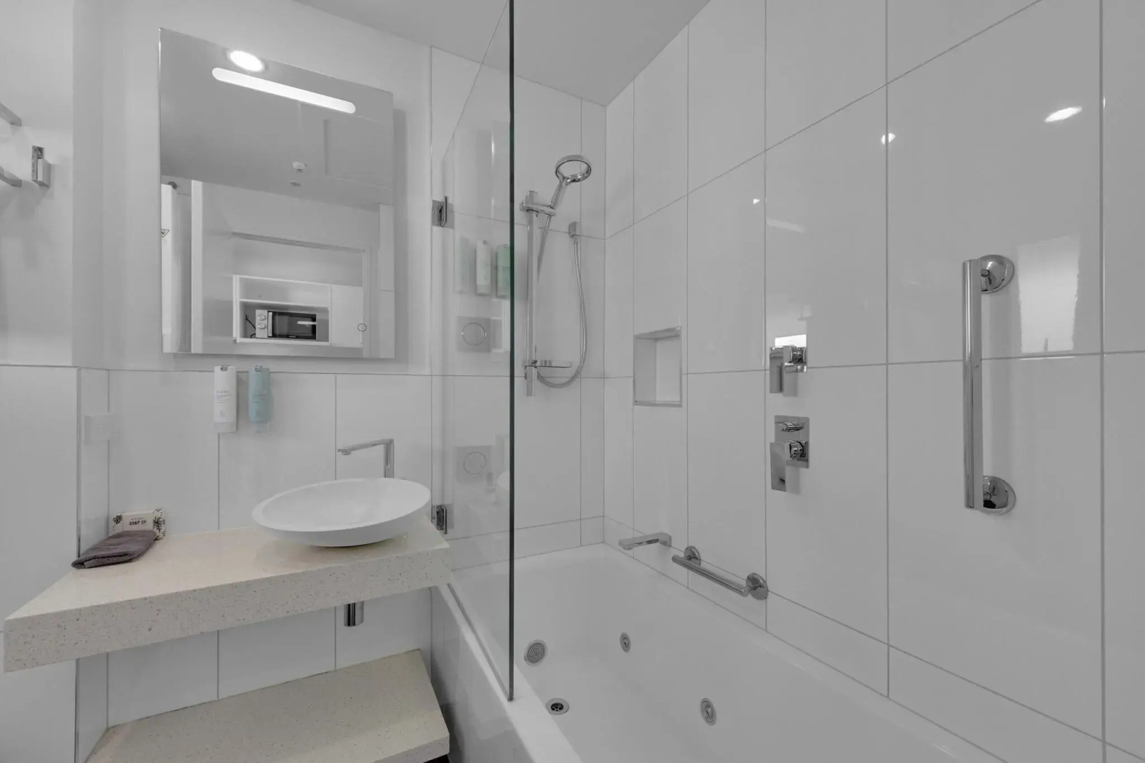 DeLorenzo's Studio Apartments