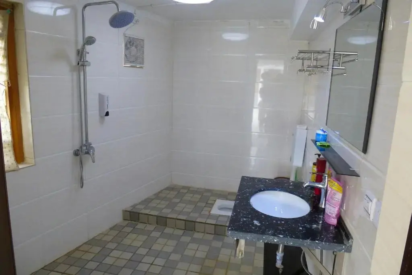 Tourist Courtyard Hotel