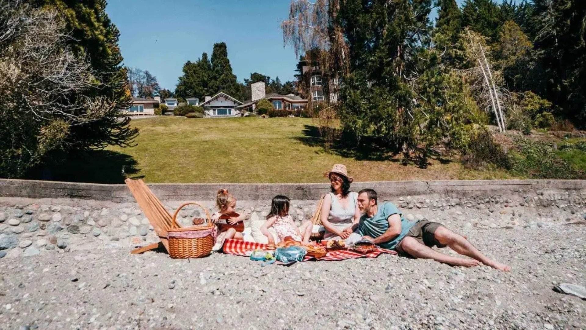 La Cascada Casa Patagónica by DON