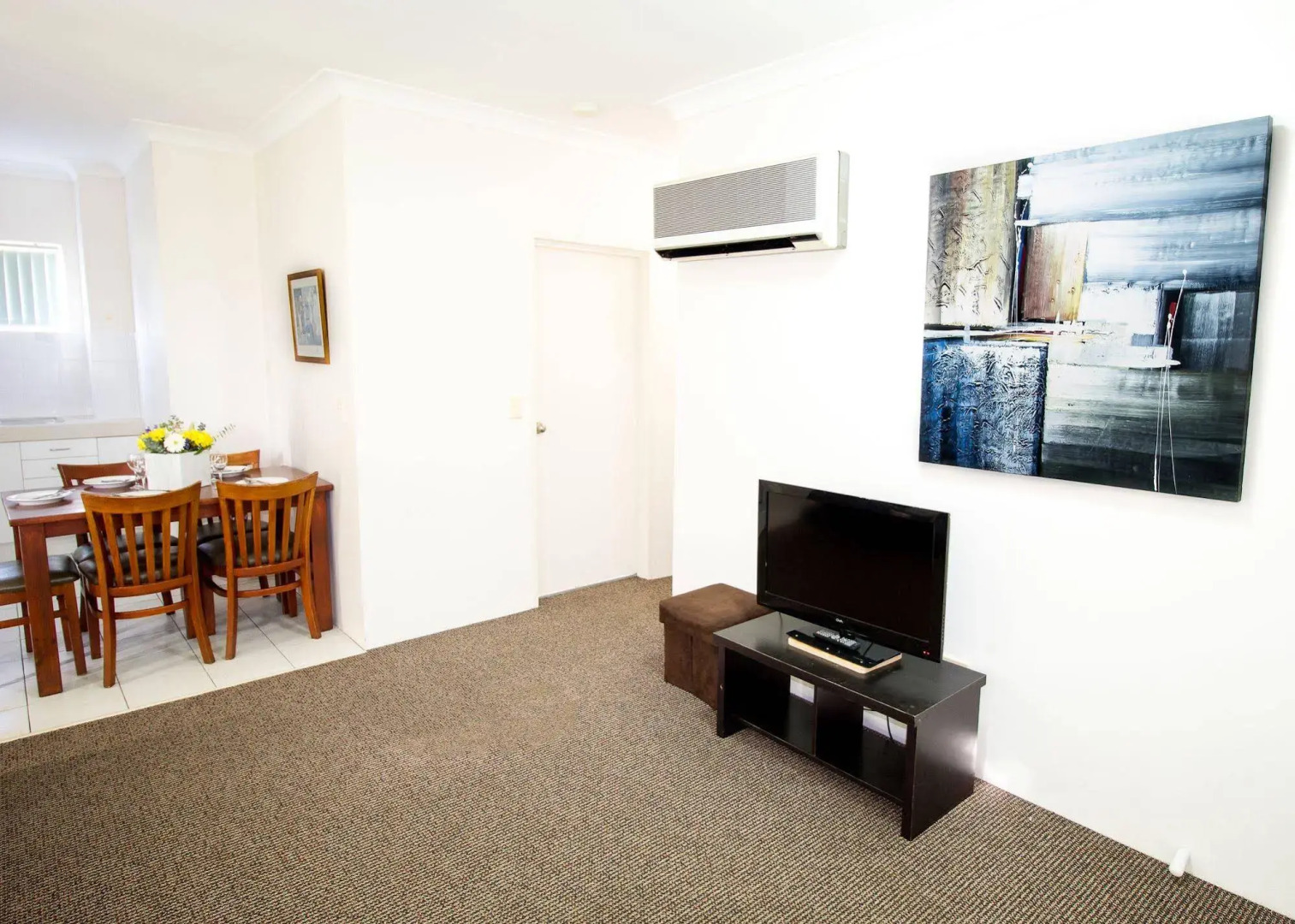 Aabon Apartments & Motel