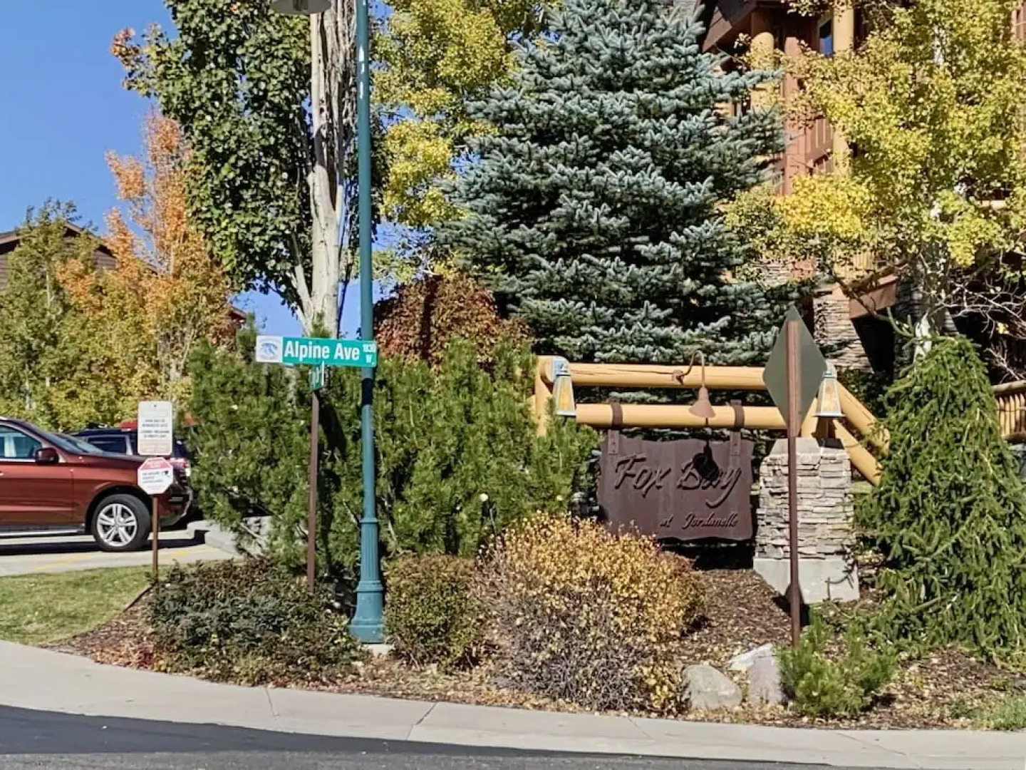 Ski 1 Mile To Deer Valley Gondola 2 Bedroom Condo by RedAwning