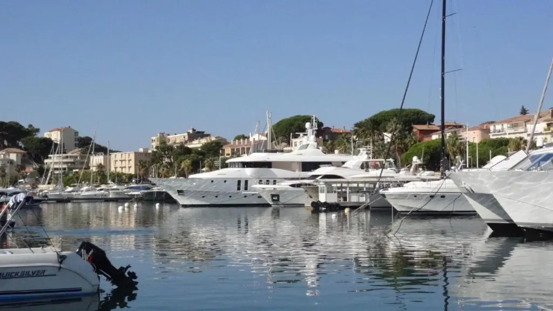 Studio 2 + 2 dans résidence avec piscine