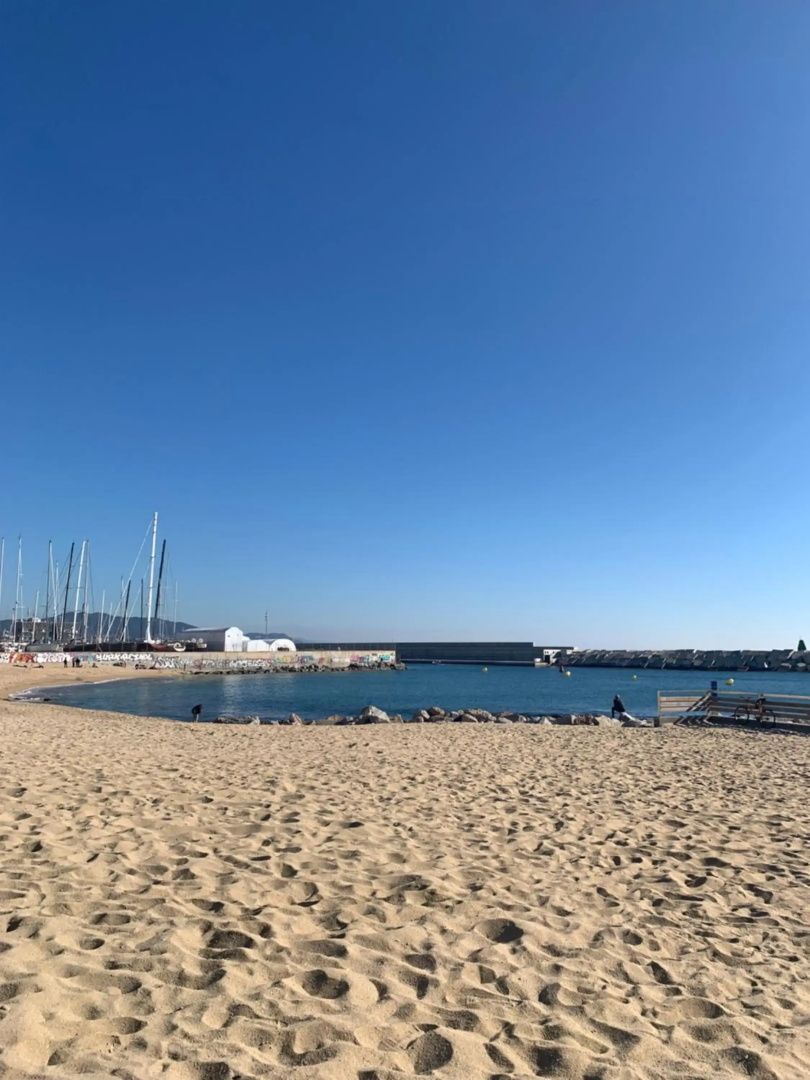 BADALONA BEACH APARTMENt