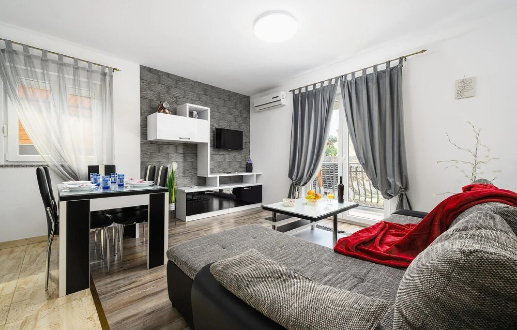 Nice Home in Rovinjsko Selo With Wifi and 4 Bedrooms