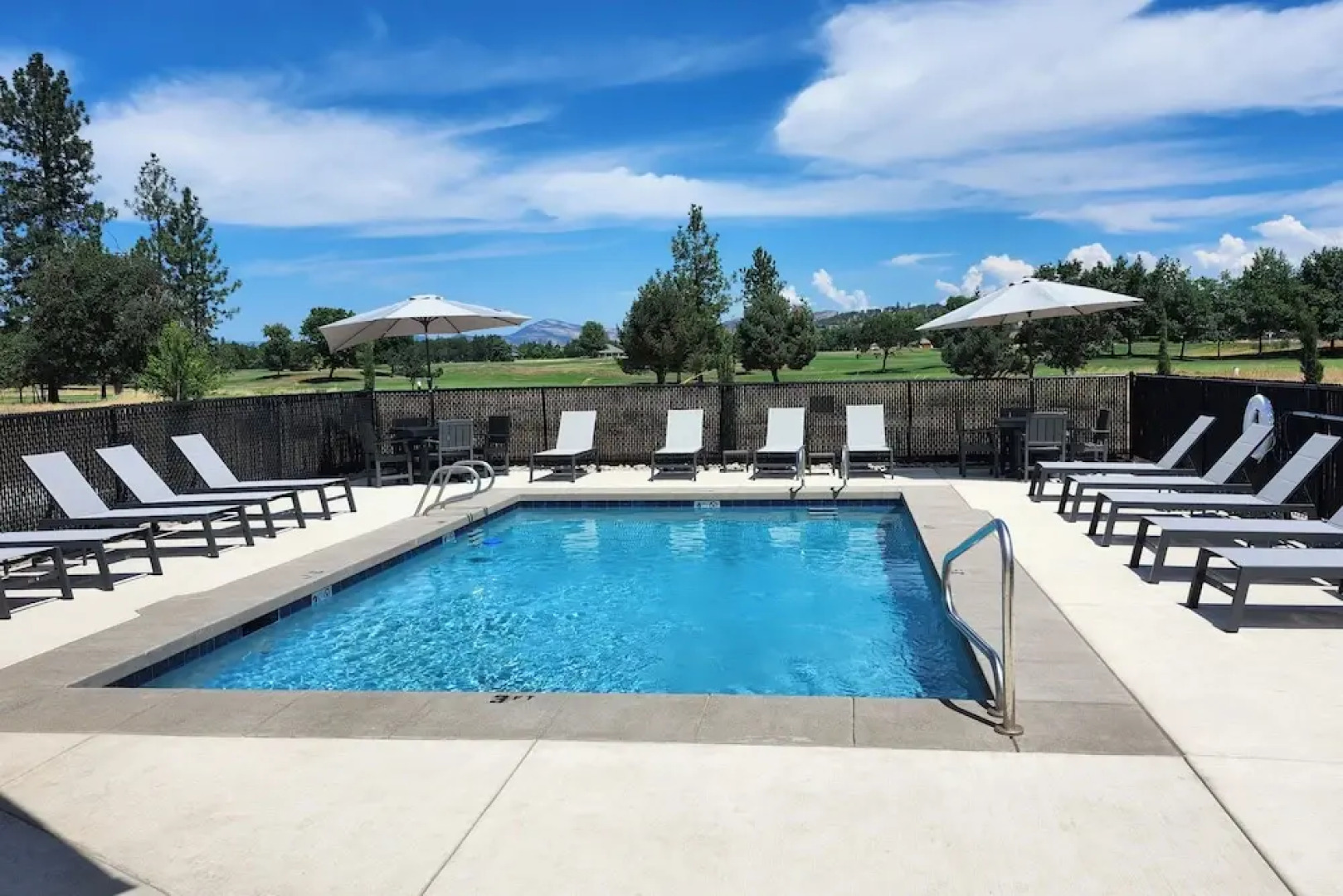 Eagle Point Golf Retreat: Pool Access + Patio!