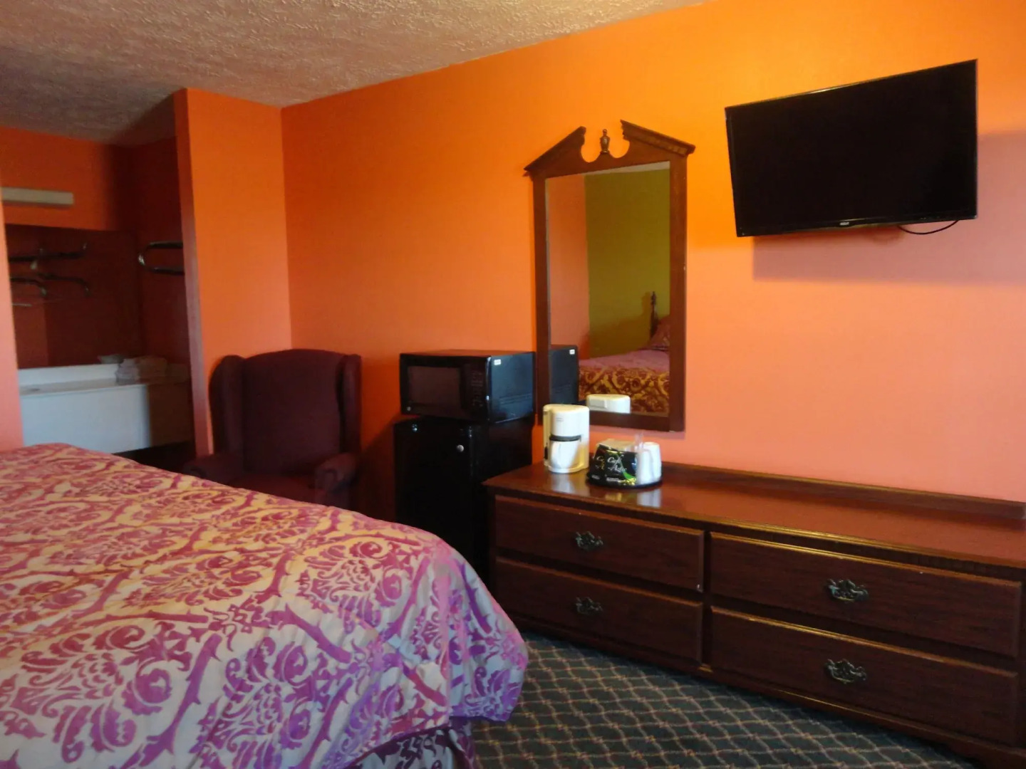 Royal Inn and Suites