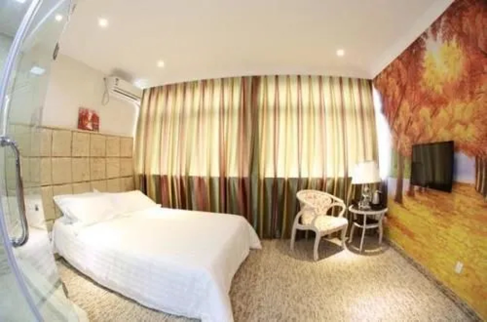 Yepu Night Theme Hotel