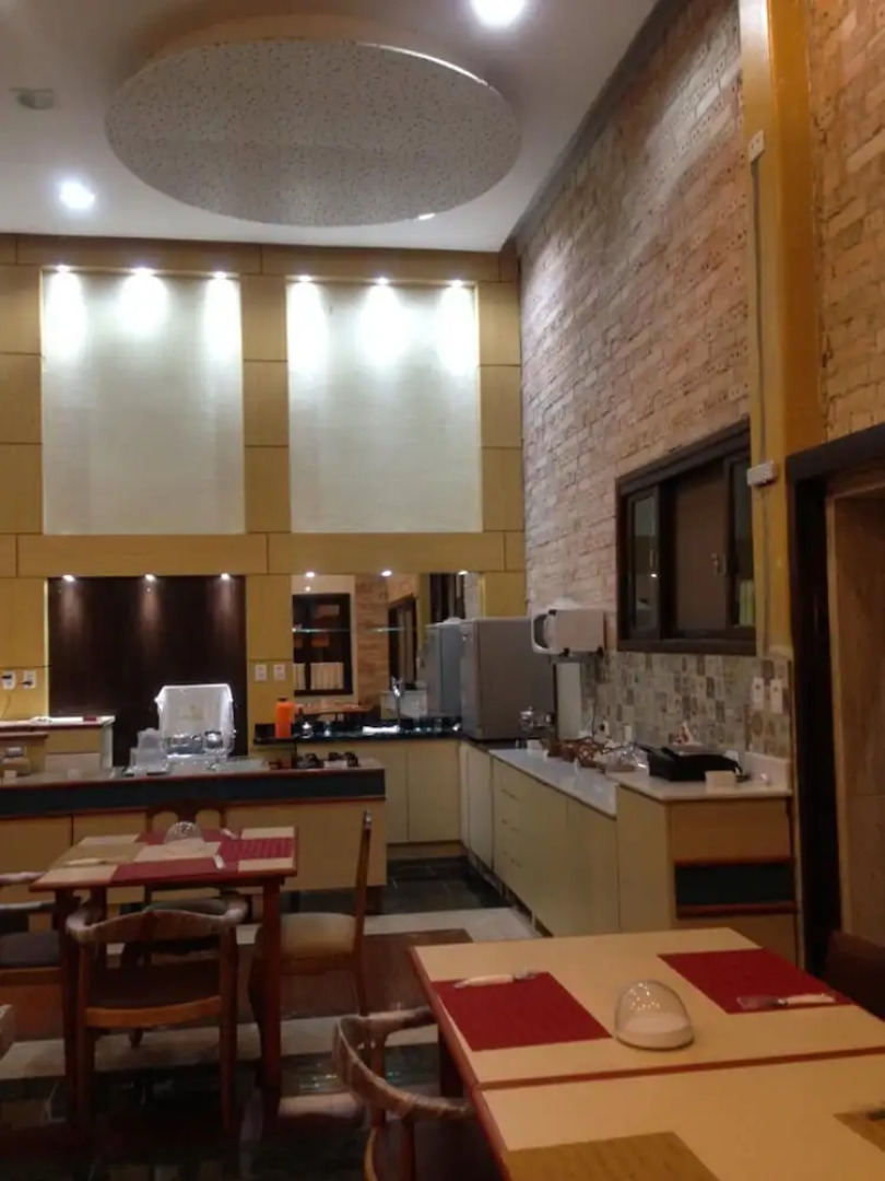 Central Palace Hotel