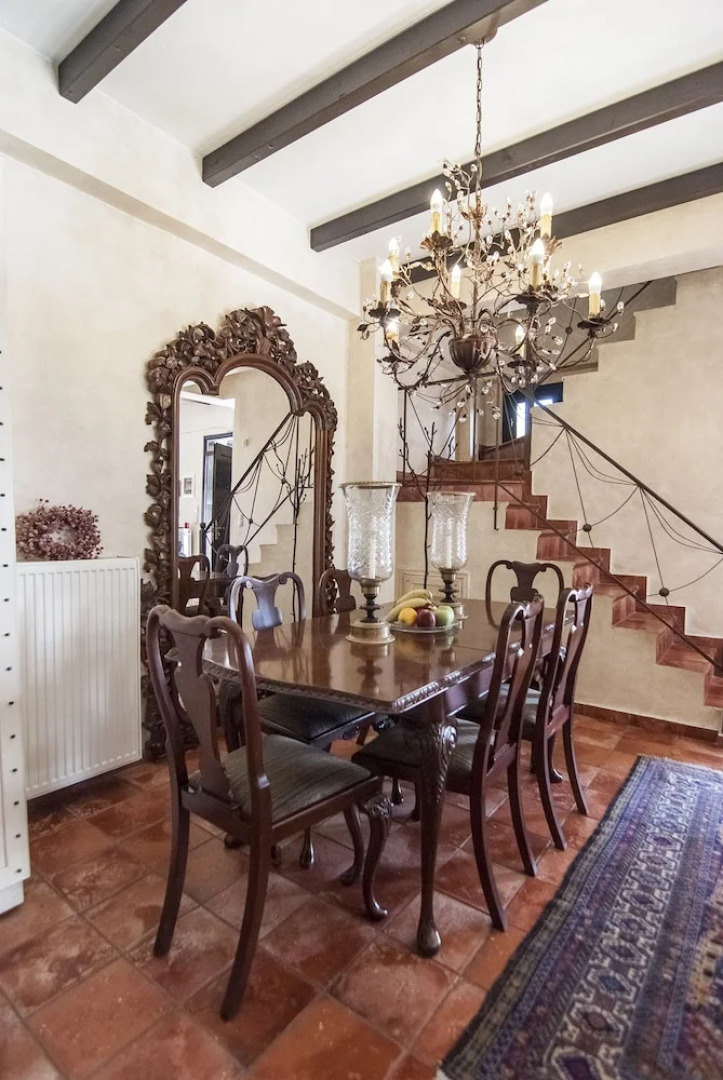 Ostra Menalon Luxury Suites