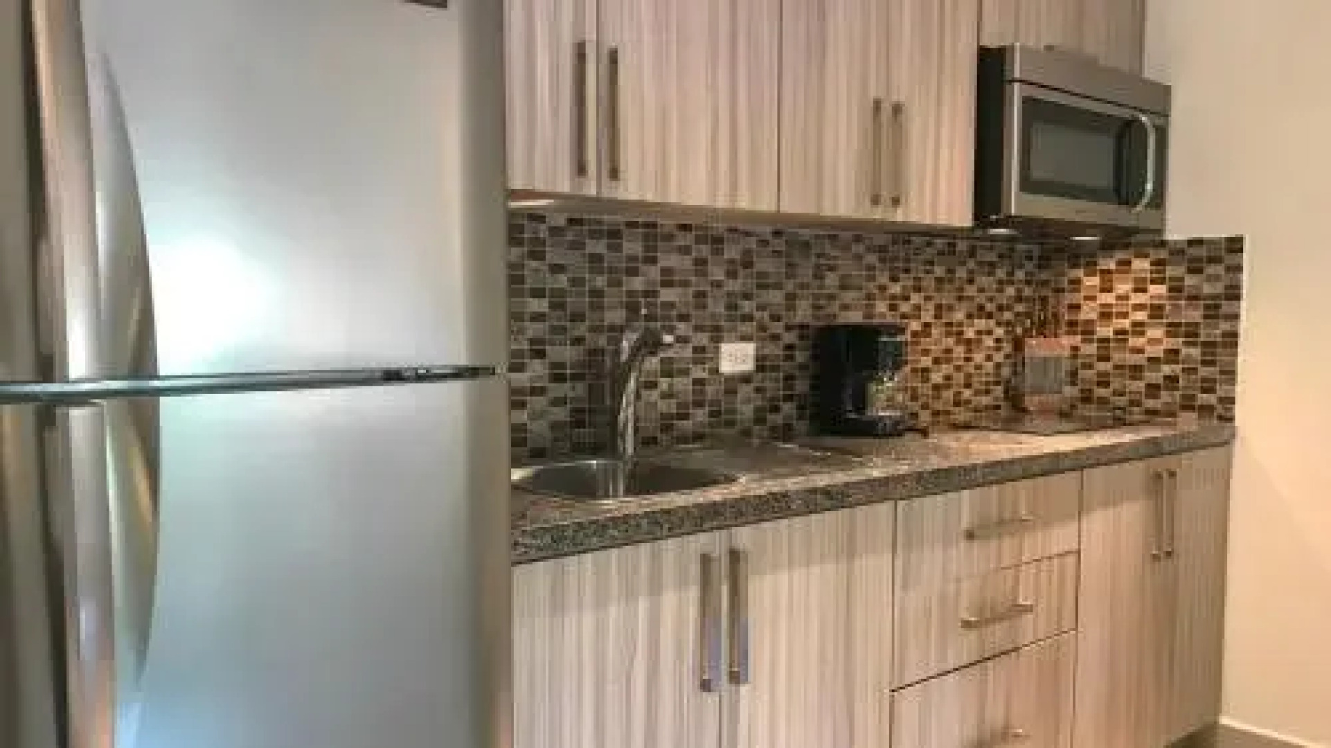 Only 350 yards from Eagle beach! Breakfast included!