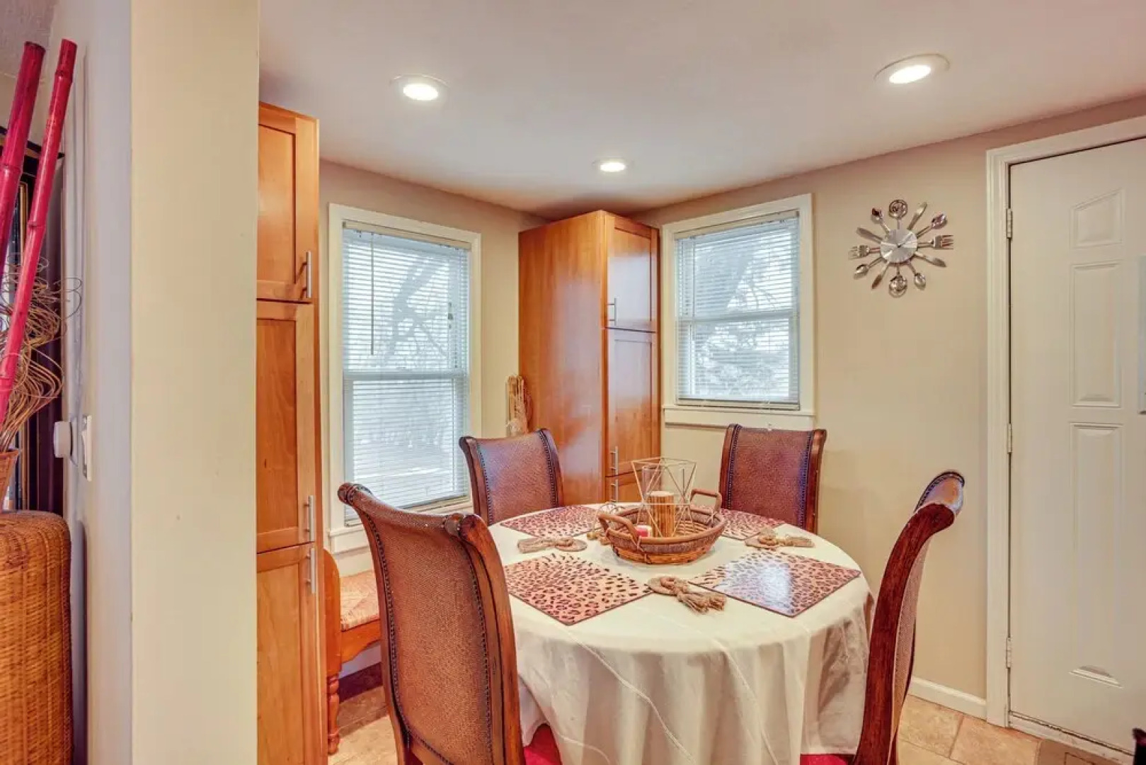 8 Mi to Downtown: Convenient Minneapolis Home