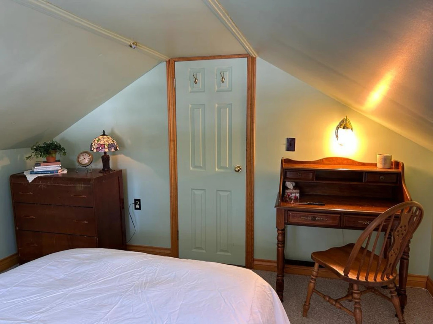 Bear Essentials Lakefront Hideaway