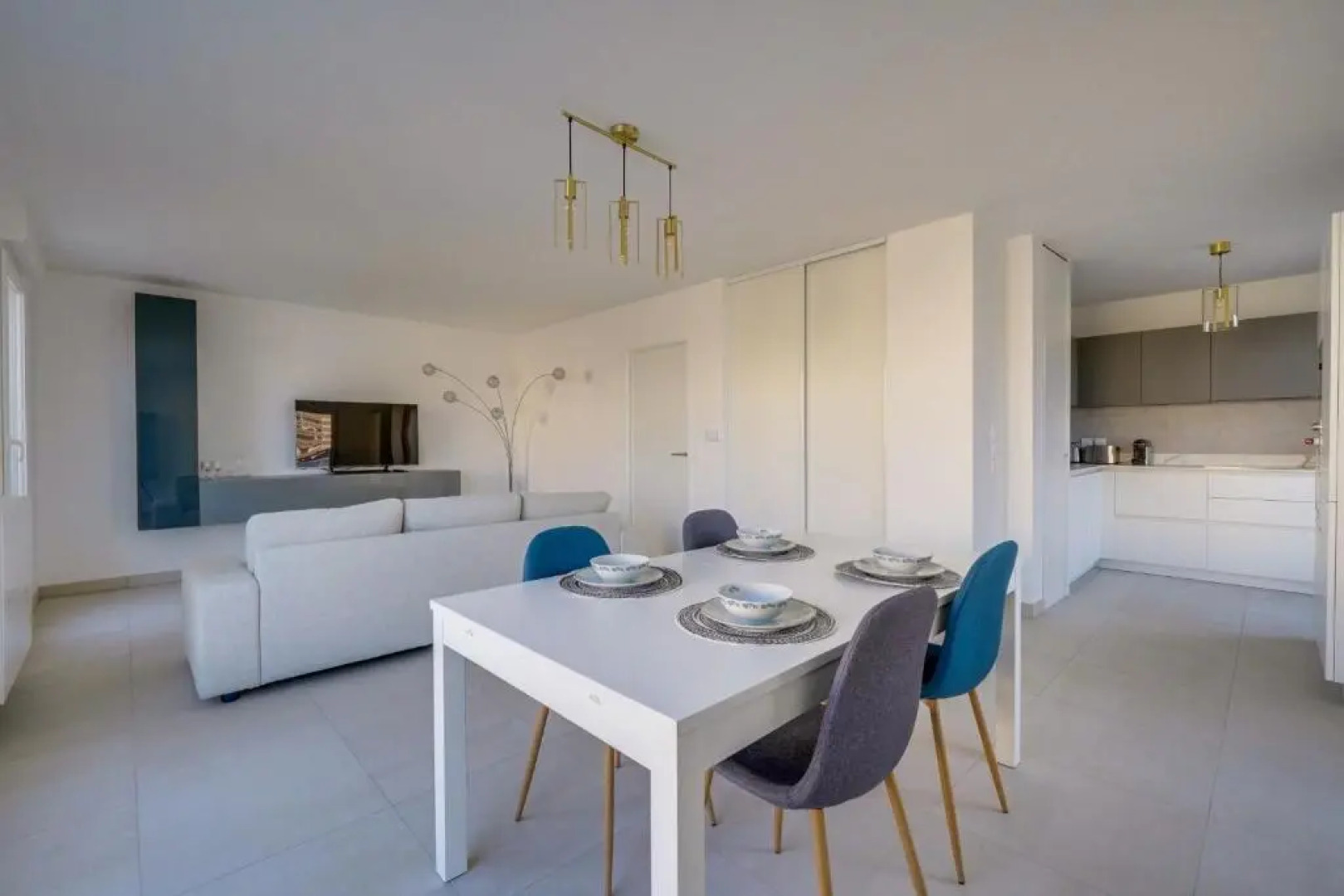 New apartment with terrace and parking