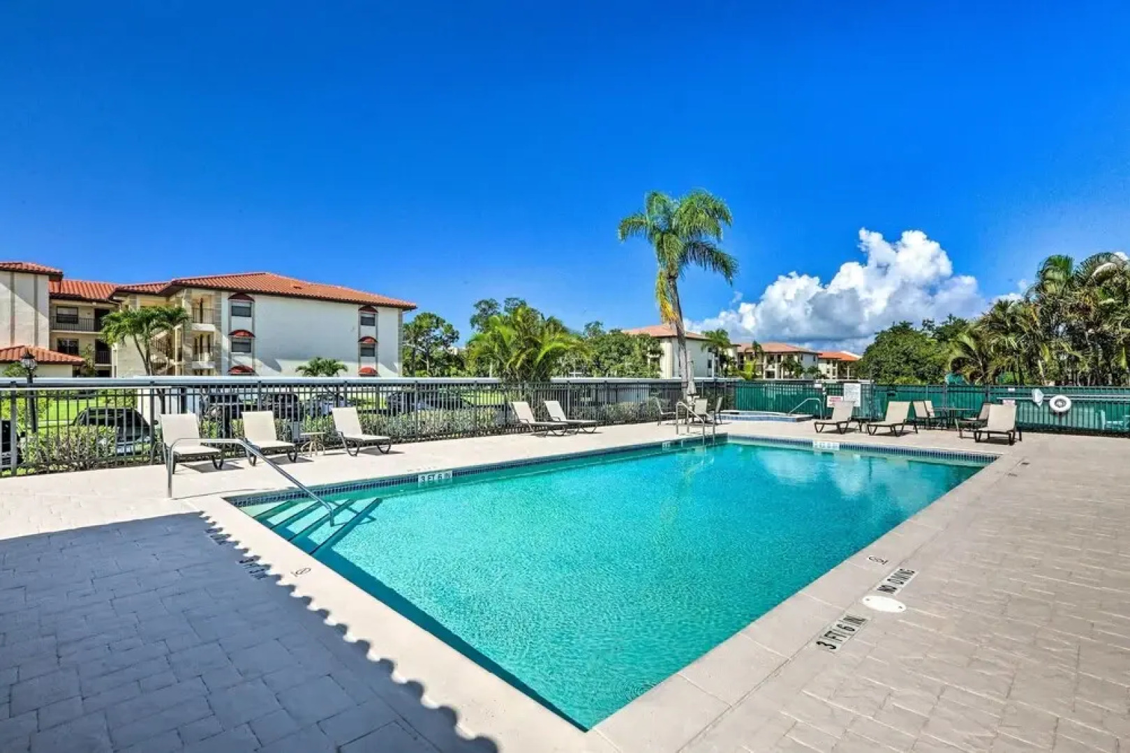 Stylish Fort Myers Condo ~ 2 Mi to Beaches!