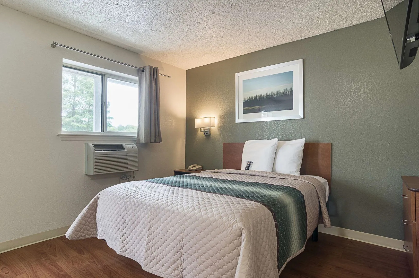 HomeTowne Studios by Red Roof Orlando - Casselberry