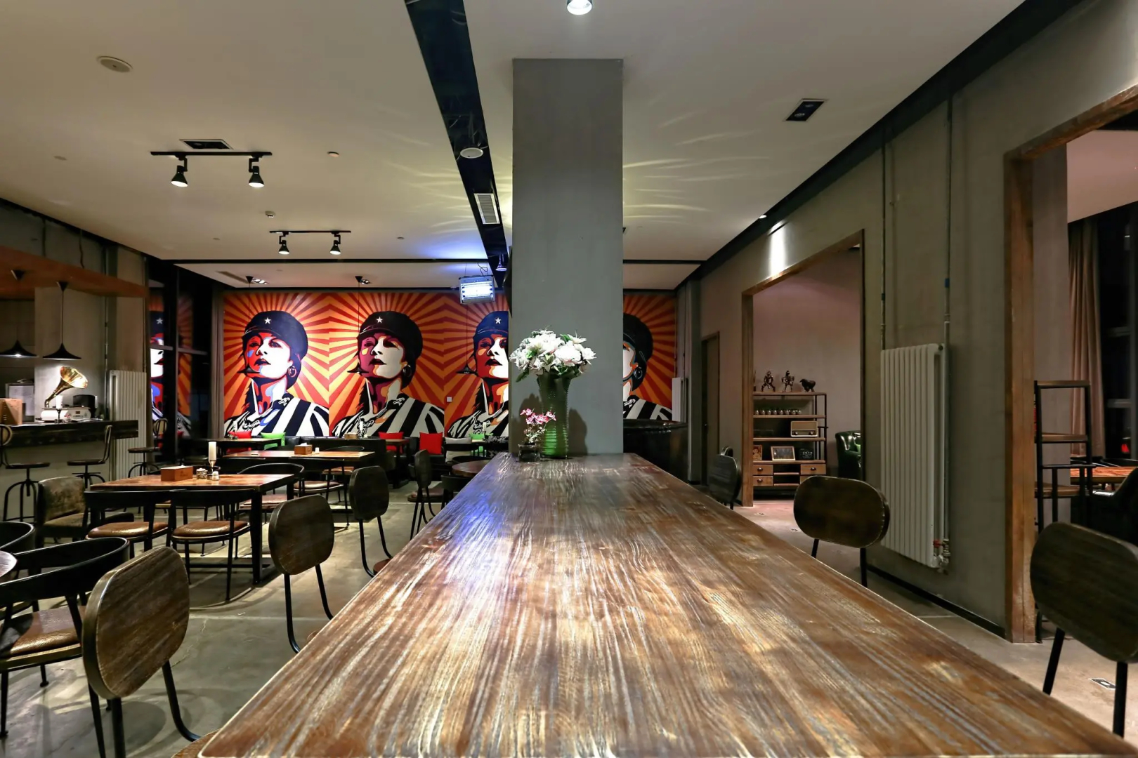 Time Tunnel Designer Hotel