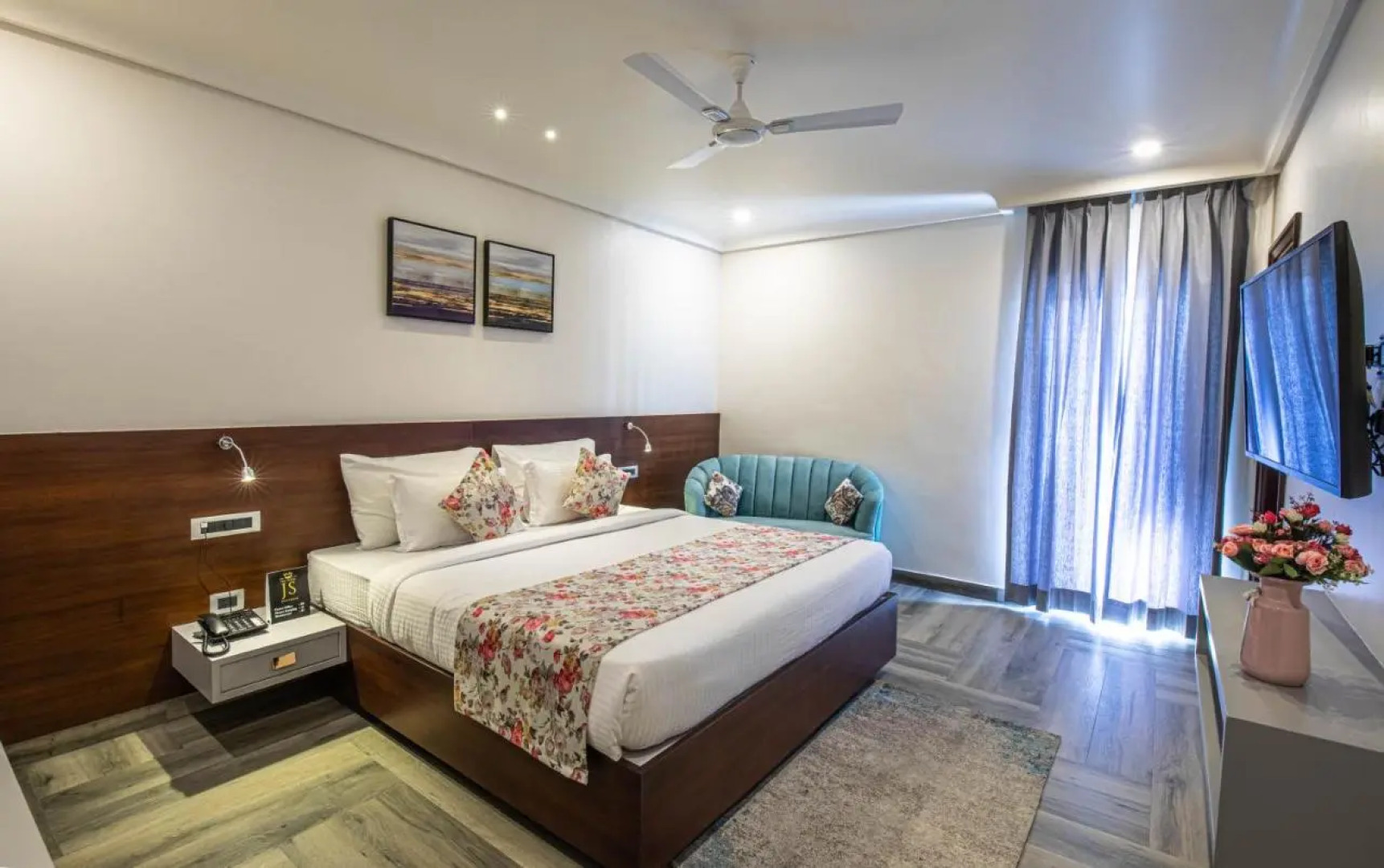 The Hotel Js Souvenir